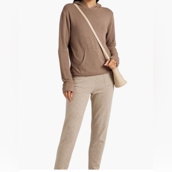 MONROW small kangaroo pullover in pebble Small NWT - Picture 1 of 3